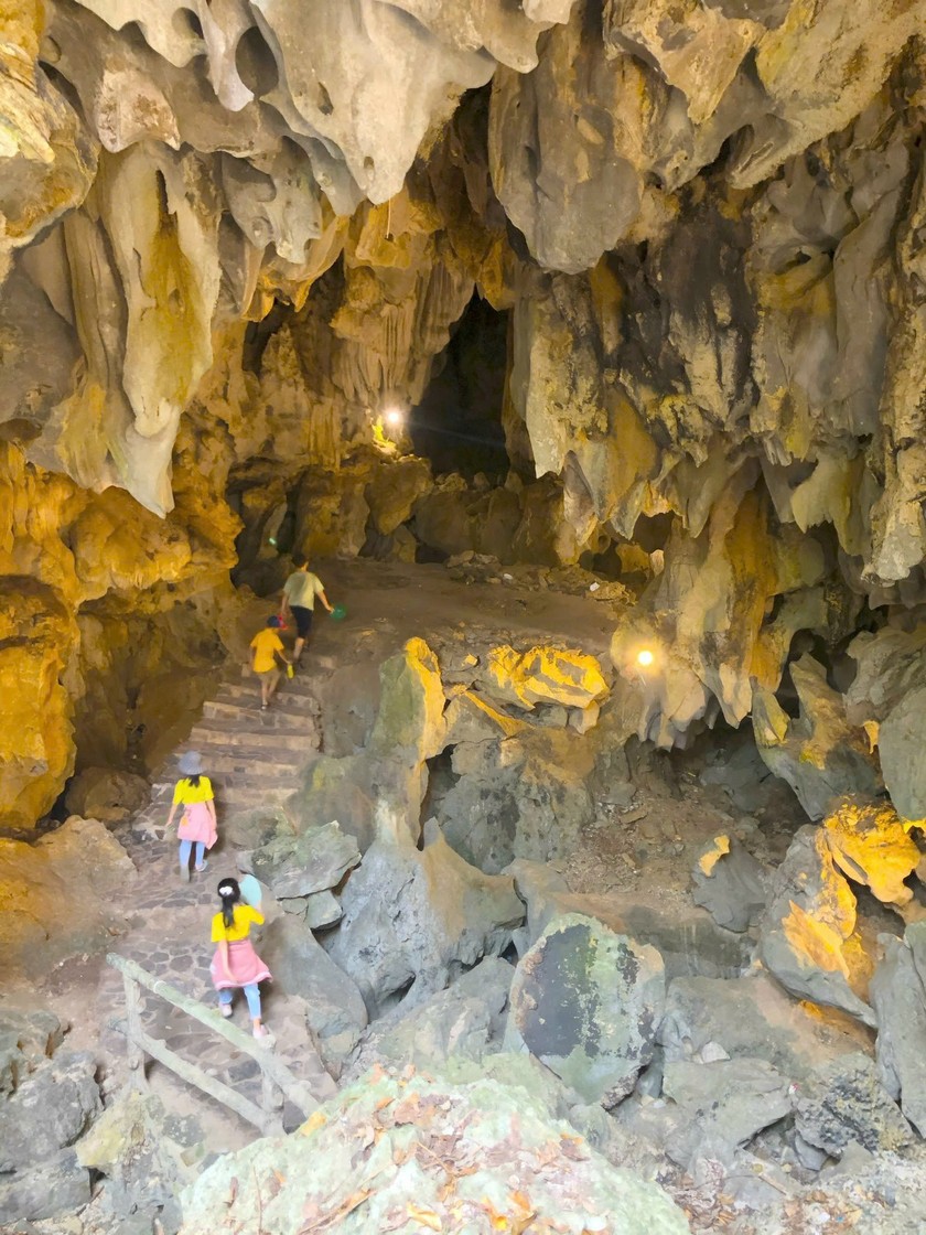 Hang Khổ Qua thuộc Núi Đá Dựng TP. Hà Tiên